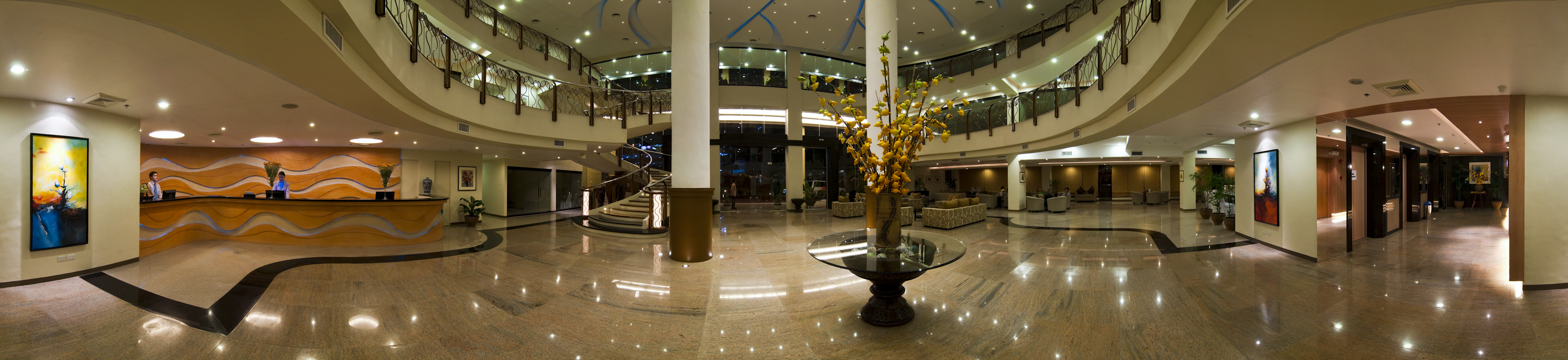The Pinnacle Hotel and Suites - Lobby 12