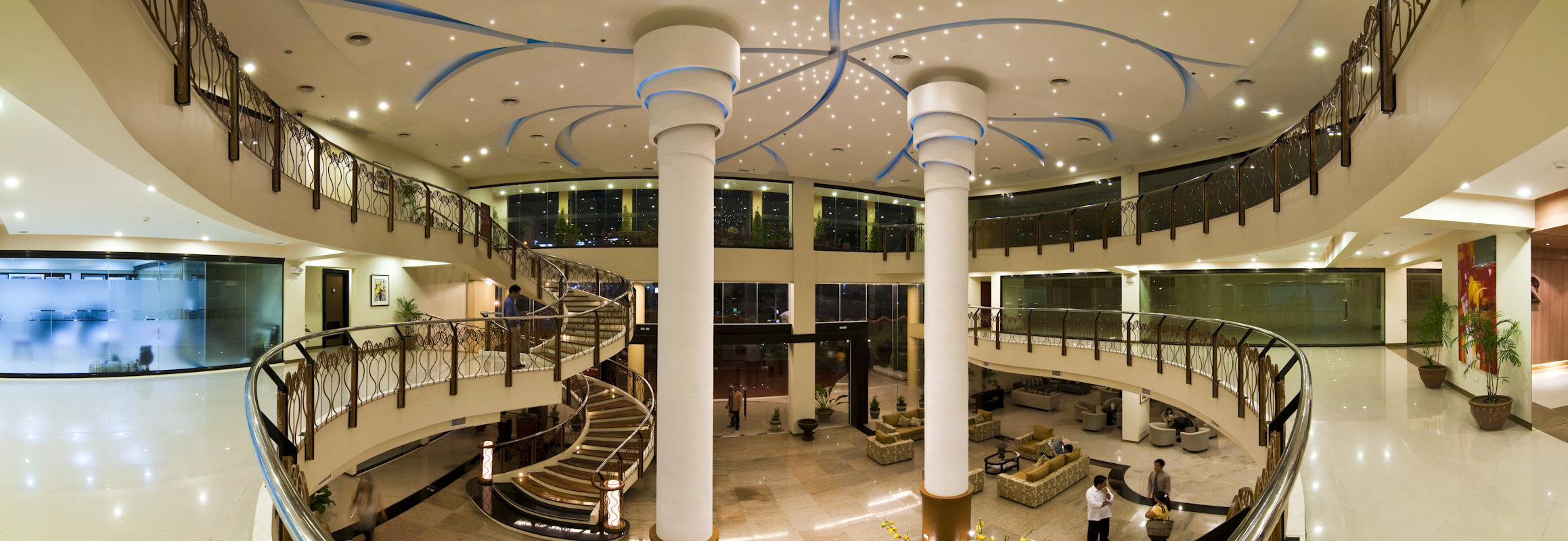 The Pinnacle Hotel and Suites - Lobby 5