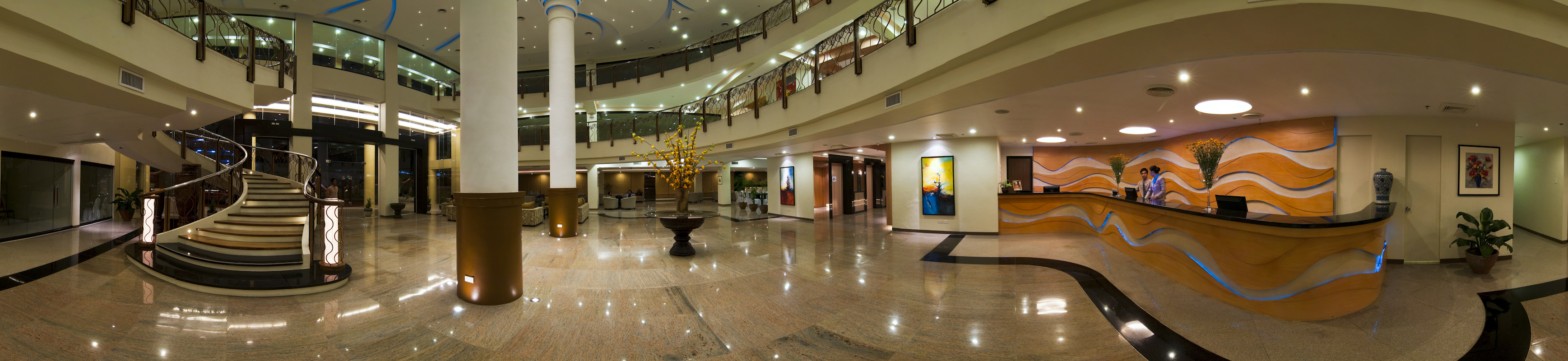 The Pinnacle Hotel and Suites - Lobby 13