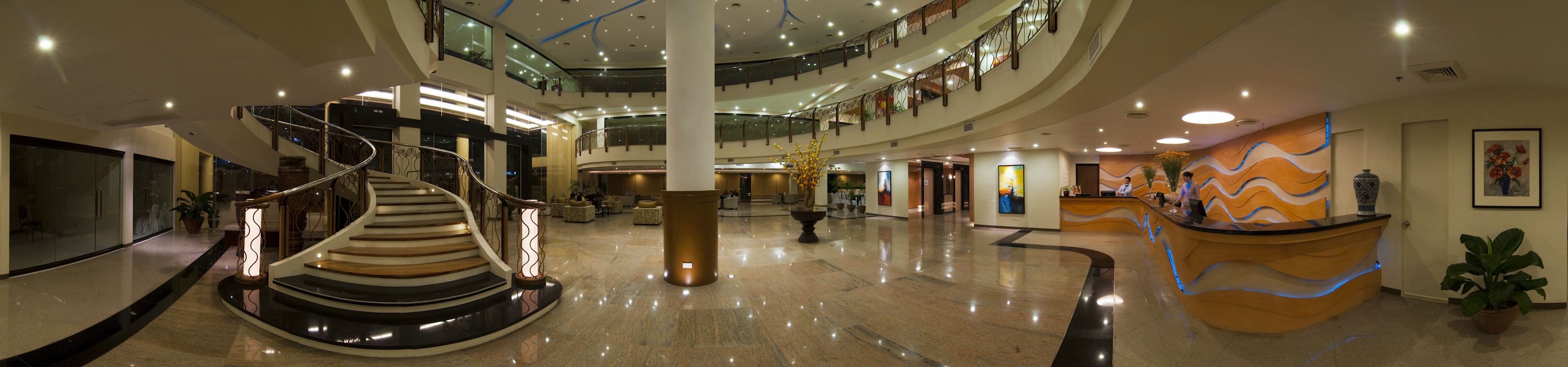 The Pinnacle Hotel and Suites - Lobby 1