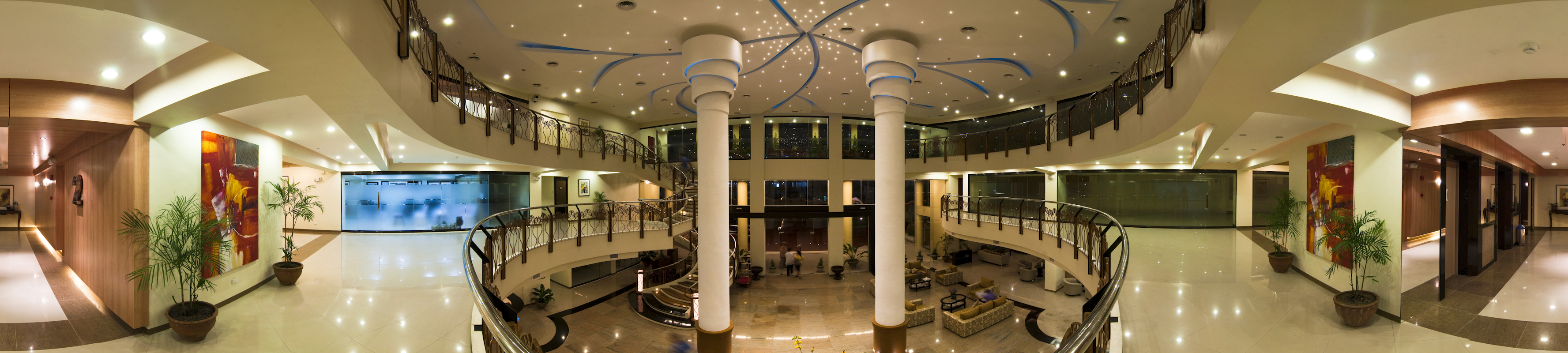 The Pinnacle Hotel and Suites - Lobby 6