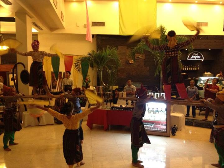 Davao Hotel-Apo View Hotel Cultural dances & performances happening now at the Apo View lobb